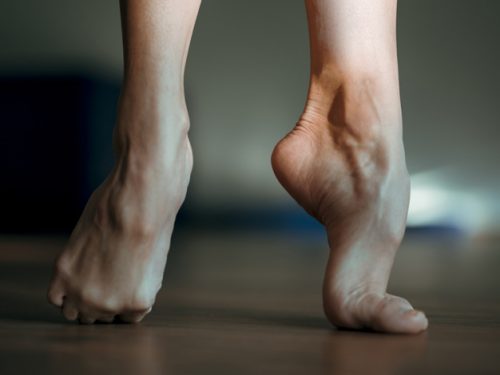 5 esercizi per i piedi che miglioreranno la tua linea
